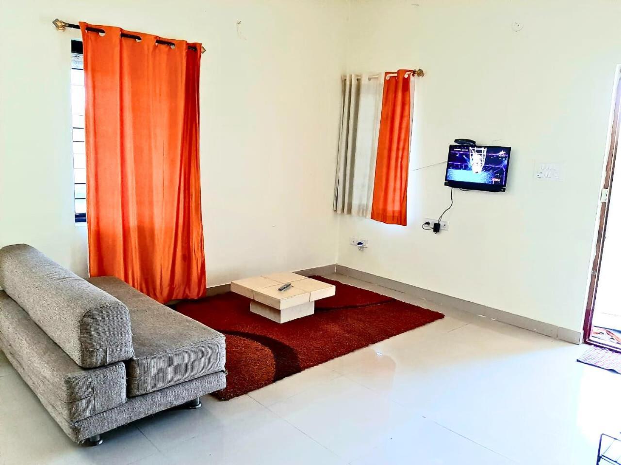 Golden Magnolia Homestay Bangalore Bagian luar foto
